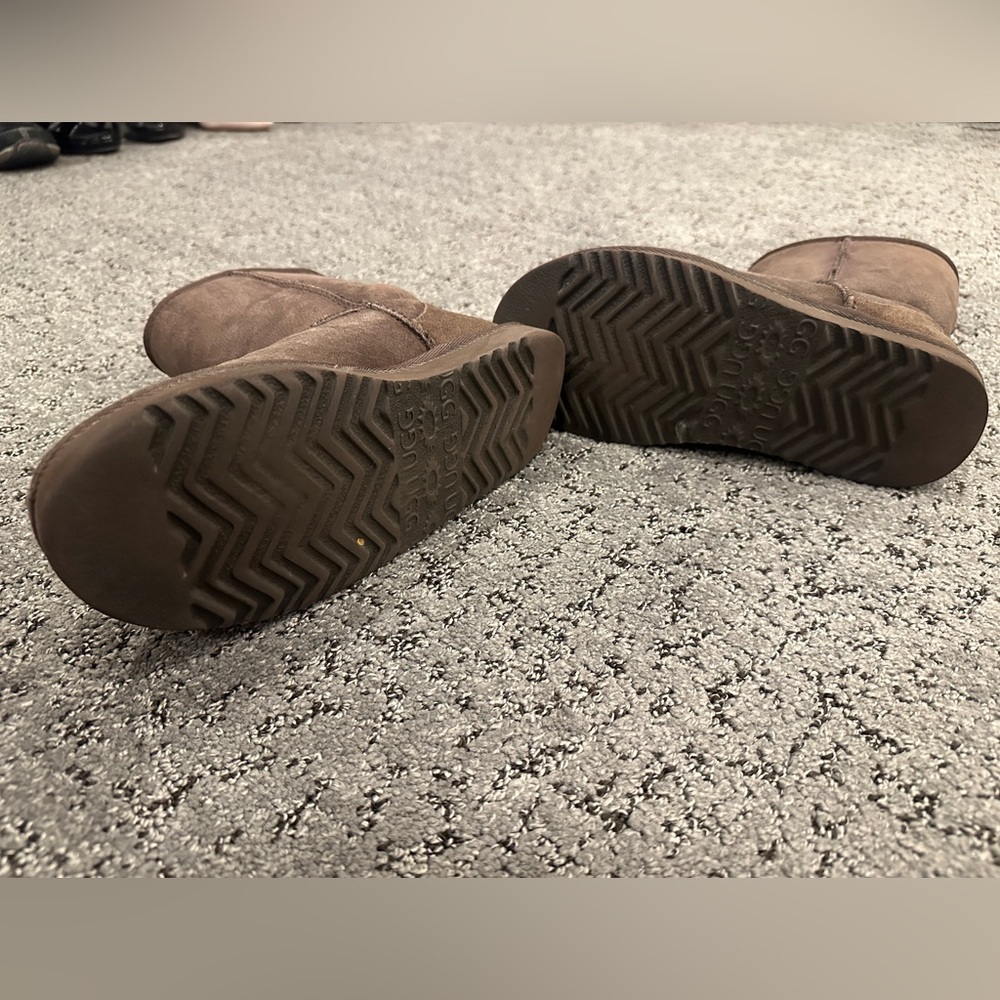 Uggs classic short dark brown| size 5 - Picture 9 of 9